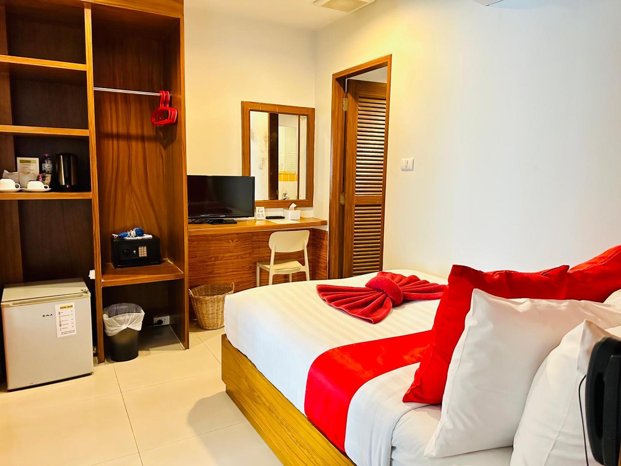 Pj Patong Resortel Екстер'єр фото